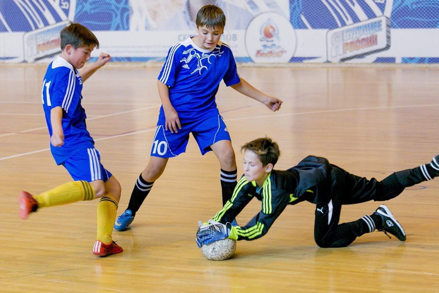 Мини-футбол - в школу